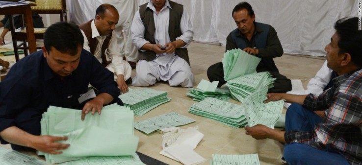 رقابت دشوار عمران‌خان و نواز شریف در انتخابات پاکستان